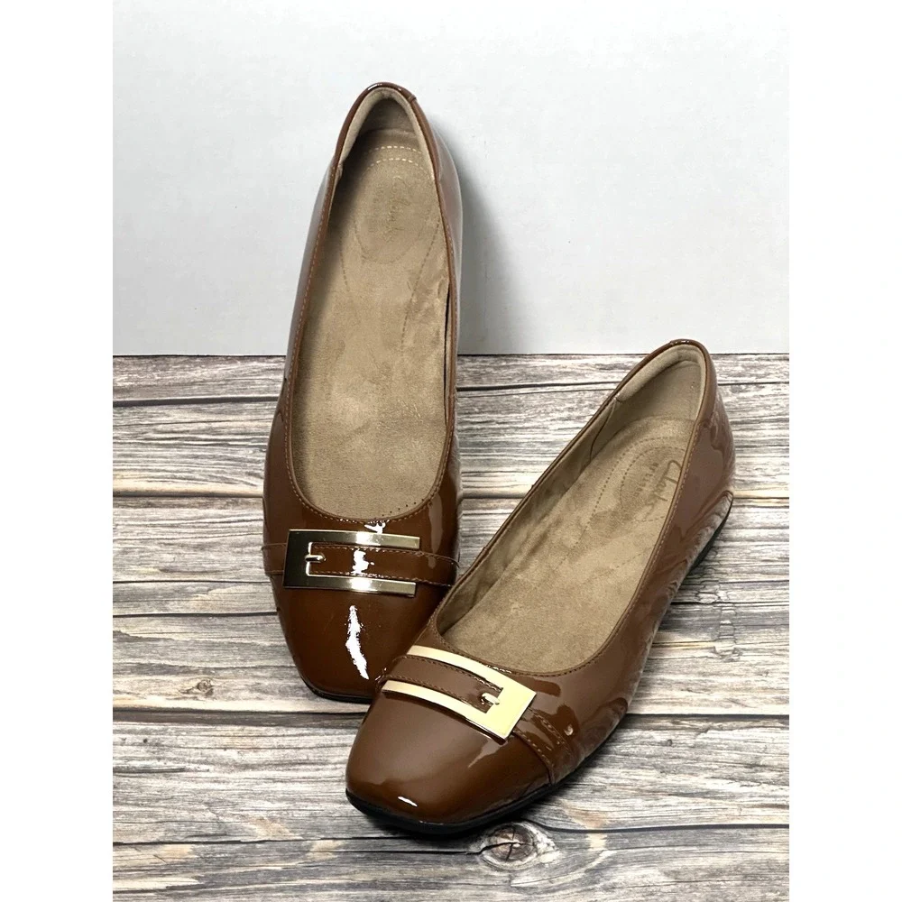 Clarks Patent Leather Artisan Flats Brown Women's‎ 9.5 M